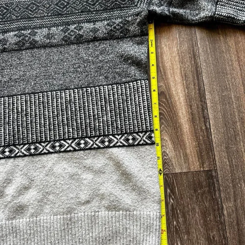 Aeropostale geometric knit